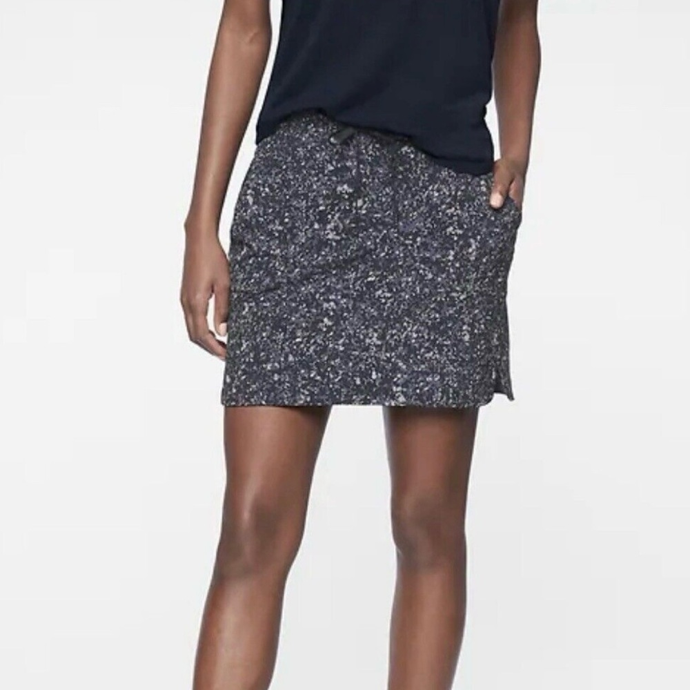 Athleta Navy Blue Patterned Athletic Skirt with Built in Shorts. Size 8.